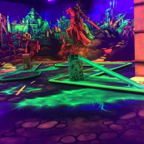 Mittelalterkulisse in einer Minigolfanlage