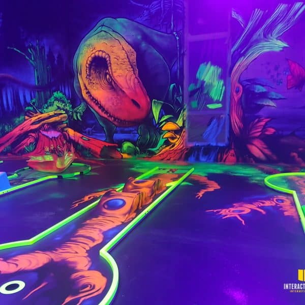 3D-Dino und Schwarzlicht Bemalungen