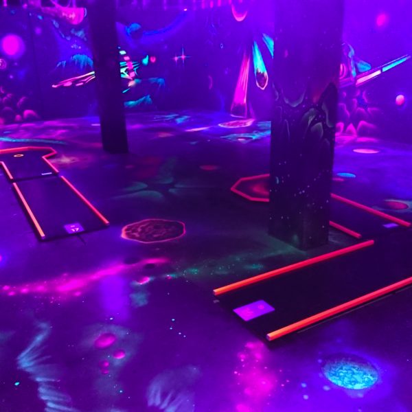 Minigolfbahnen im Aufbau