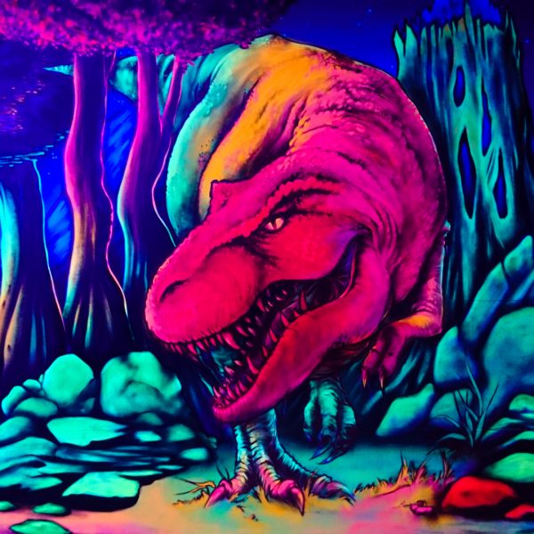 Dinosaurier welcher unter UV-Licht zum leben erwacht