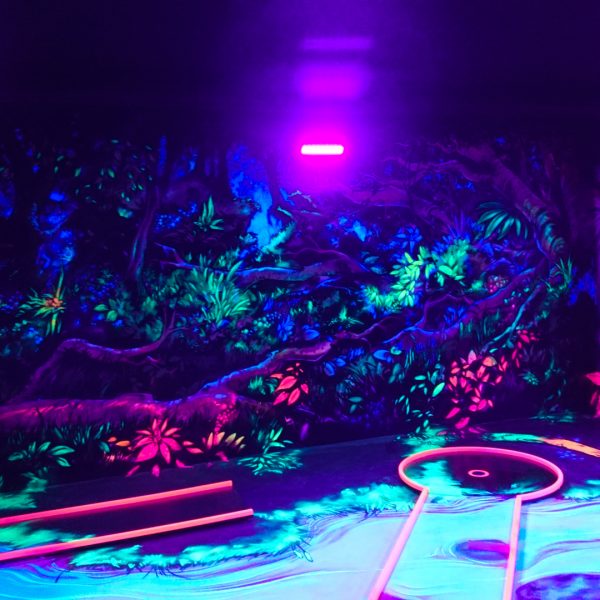 Schwarzlicht Minigolfanlagen Hersteller