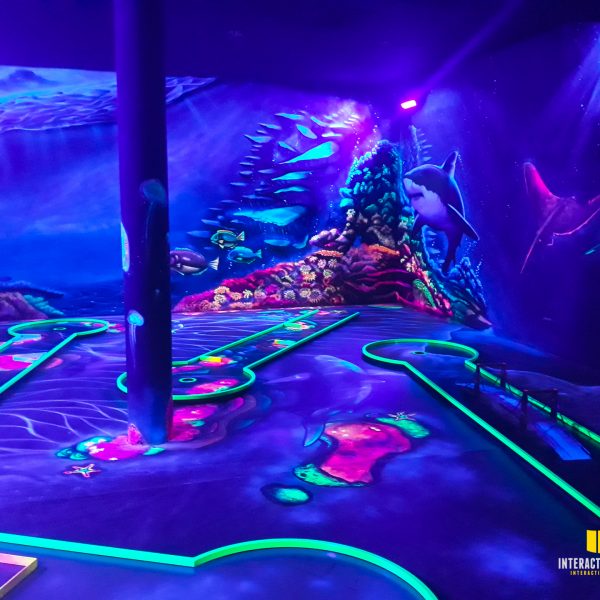 Blacklight Minigolf Bahnen