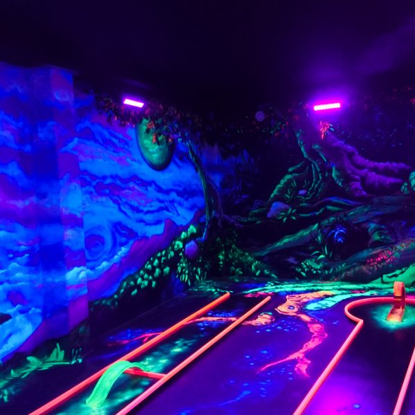 Minigolf bauen und Wandbemalung buchen