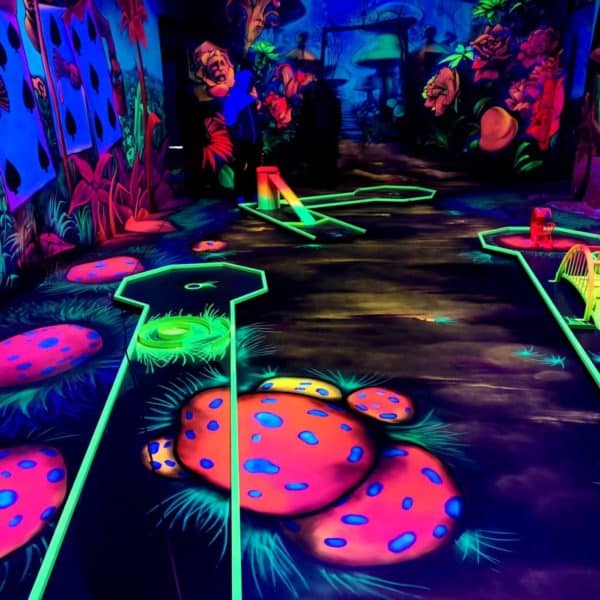 Schwarzlicht-Minigolf-Interactive-Lasergames-com-101