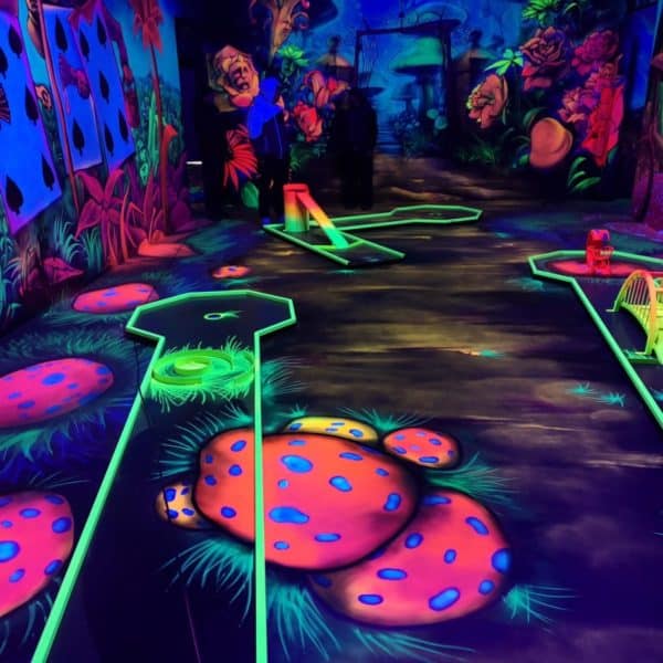 Schwarzlicht-Minigolf-Interactive-Lasergames-com-121