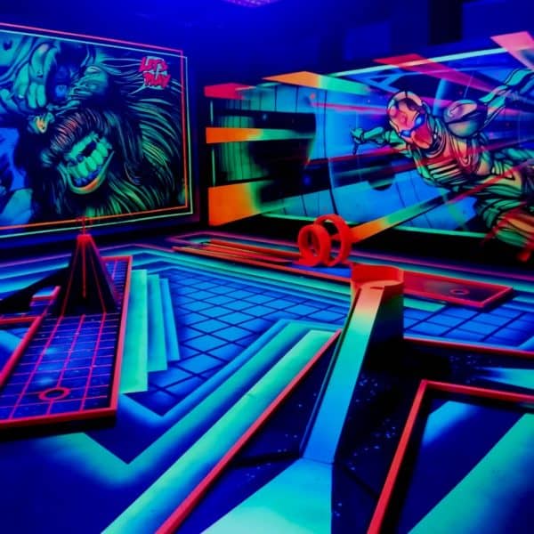 Schwarzlicht-Minigolf-Interactive-Lasergames-com-137