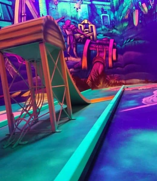 Schwarzlicht-Minigolf-Interactive-Lasergames-com-78