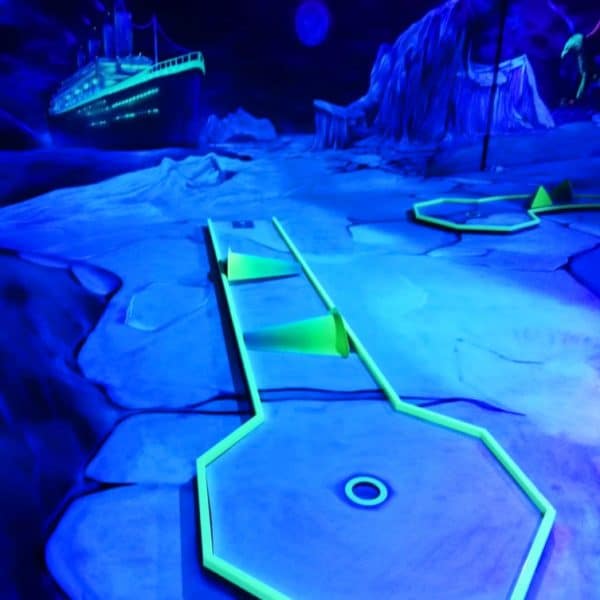 Schwarzlicht-Minigolf-Interactive-Lasergames-com-81