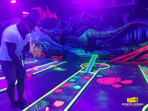 bielefeld-schwarzlicht-minigolf-38