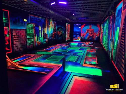 Van der Ende Racing Inn - Schwarzlicht Minigolfanlage