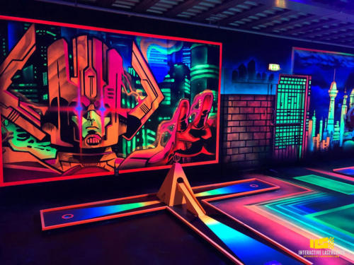 Van der Ende Racing Inn - Schwarzlicht Minigolfanlage