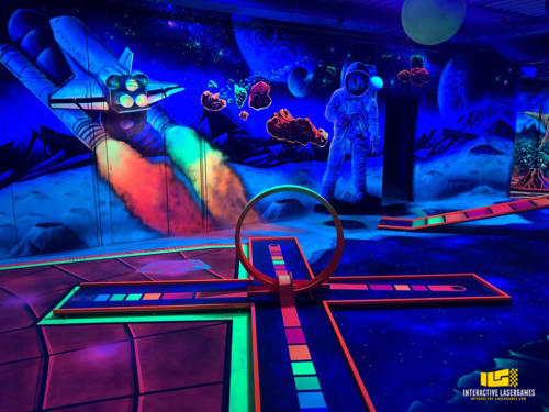 Van der Ende Racing Inn - Schwarzlicht Minigolfanlage