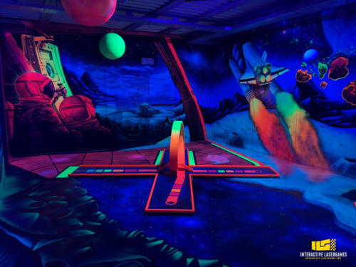 Van der Ende Racing Inn - Schwarzlicht Minigolfanlage