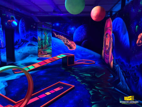 Van der Ende Racing Inn - Schwarzlicht Minigolfanlage